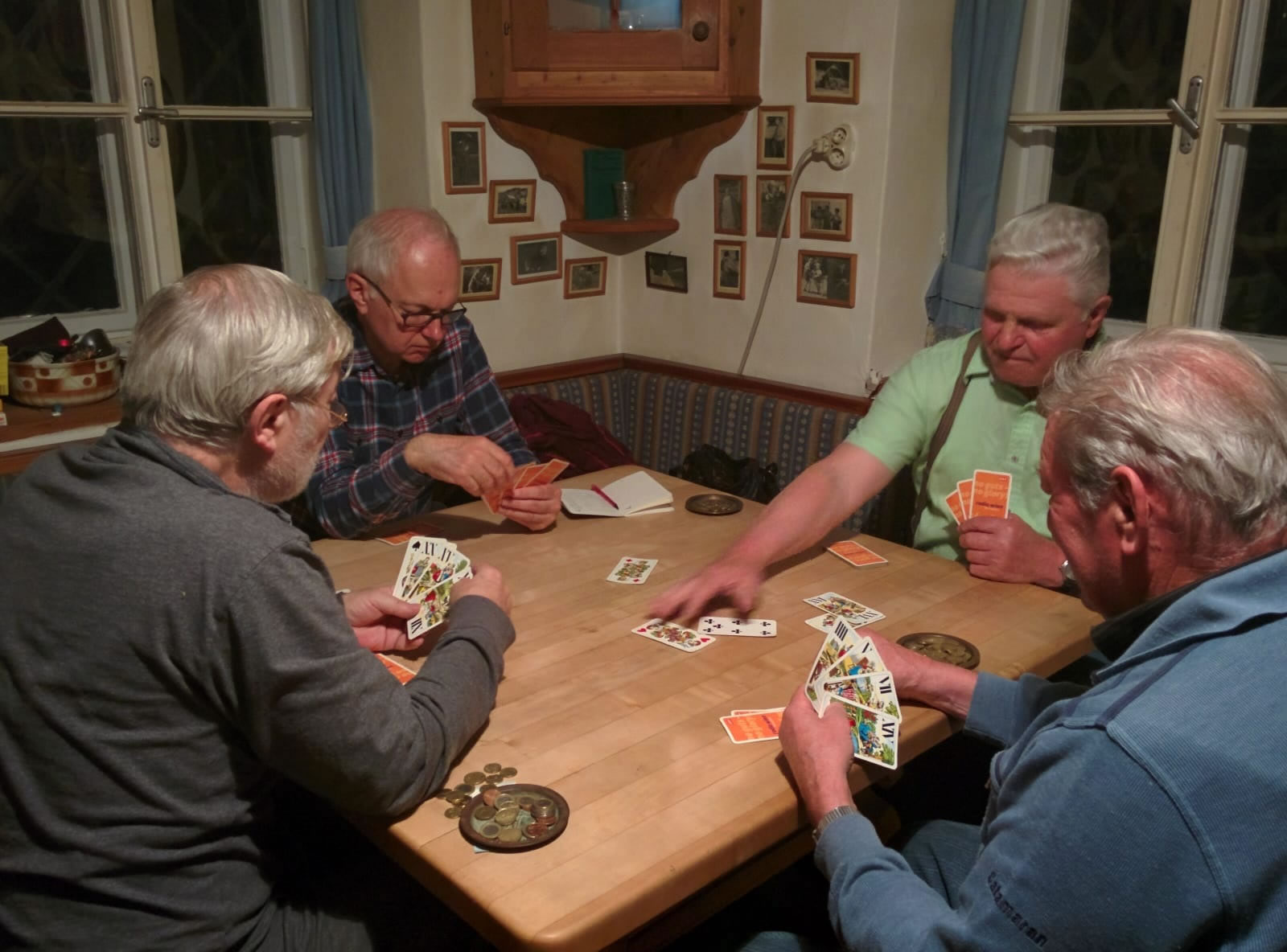 Tarock game in Peter Lüftenegger's house in Thomatal.